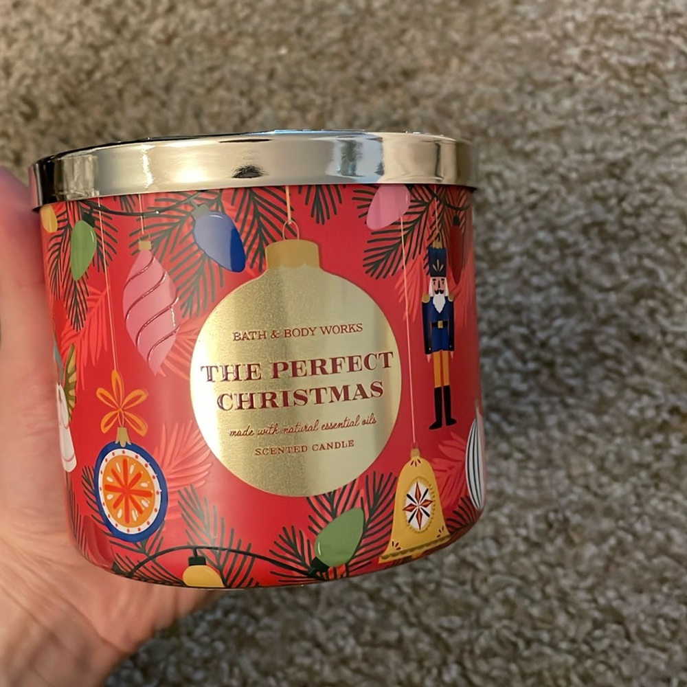 the perfect christmas candle from white barn